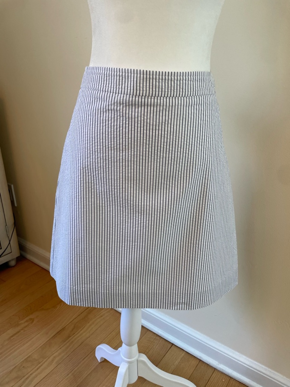 NWT. J. Crew Striped White & Navy skirt. Sz 6